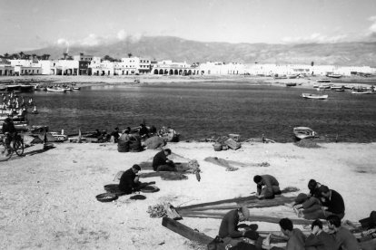 Roquetas seguía siendo un pueblo marinero a finales del año 1965.