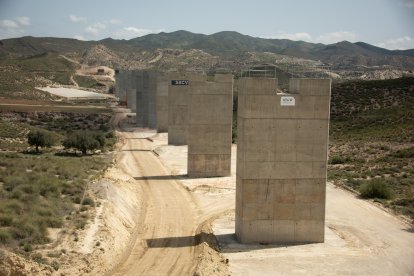 Viaducto en el tramo Los Arejos-Níjar.
