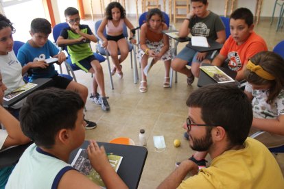 Talleres con el equipo de arqueología del \'Parque arqueológico Bayra\'