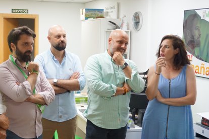 De Meer con Rodrigo Alonso, Rojas y Juan José Bosquet, en la sede de Vox en la noche electoral.