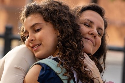 Imagen difundida por la Junta en su campaña de acogimiento familiar.