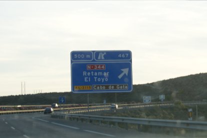 Archivo de la A-7 en su salida hacia El Toyo.