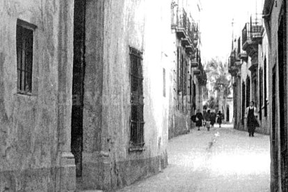 La antigua calle del Cid, entre la Plaza de la Catedral y la calle Real, lleva el nombre de Eduardo Pérez desde 1917.