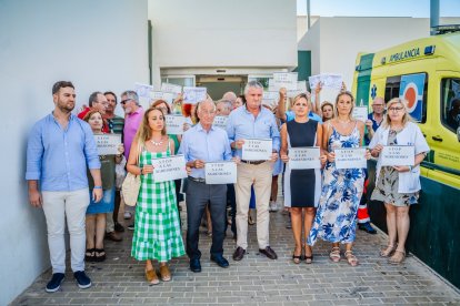 Concentración en repulsa por la agresión en la tarde de este martes en Aguadulce Sur.