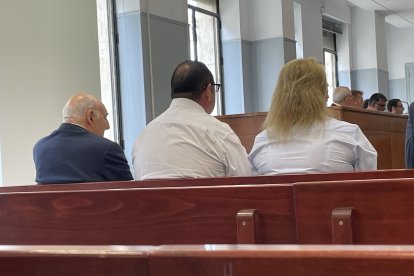 Miguel Rifá (izquierda) en el juicio celebrado en la Audiencia Provincial