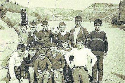 Niños del colegio de Viator en los años 60, en una excursión por la Rambla de Pechina.