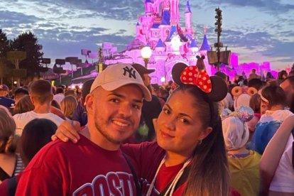 La pareja, en Disneyland Paris.