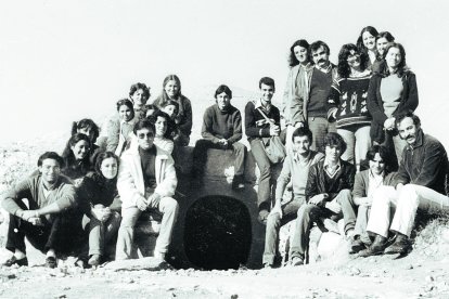 Grupo de alumnos y profesores del Instituto Mixto de Los Molinos. Estaban en una de las clásicas excursiones que se hacían al poblado de los Milla