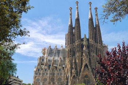 La Sagrada Familia de Barcelona finaliza las torres de los Evangelistas.