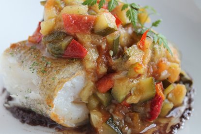 Bacalao con pisto de verduras.