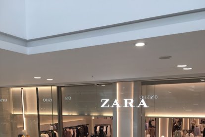 Tienda de Zara en el Centro Comercial Torrecárdenas.