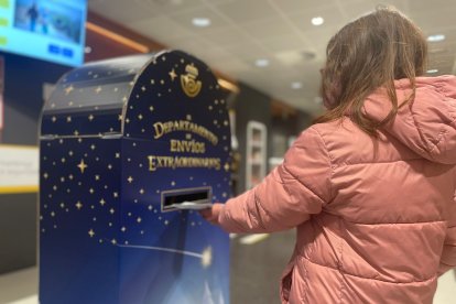 El buzón mágico de Correos para enviar las cartas a Papá Noel y los Reyes Magos.