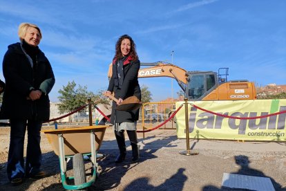 Momento de la colocación de la primera piedra