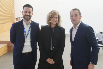 Víctor Pérez, Isabel Pérez y Paco Robles.Víctor Pérez, Isabel Pérez y Paco Robles.Víctor Pérez, Isabel Pérez y Paco Robles en el evento.