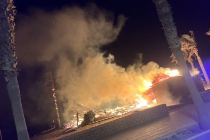El chiringuito, ardiendo.