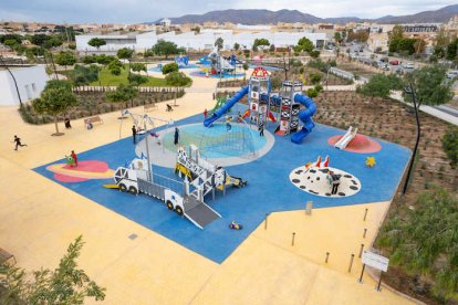 El Parque de las Familias es una obra realizada por Ute Lirola-Cuellar.