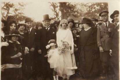 Los novios, Antonio Fuentes y Margarita Aynat, 1924, en Tíjola. Flanqueándolos, Simón Fuentes Caparrós y Concha Berruezo.