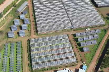 Una instalación agrovoltaica desde el aire.