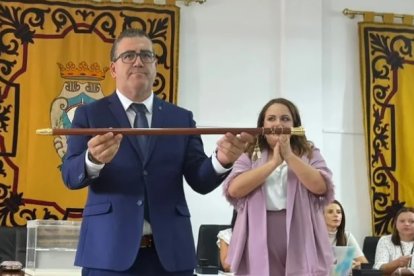 Felipe Cayuela en una imagen de archivo en su investidura como alcalde de Carboneras.