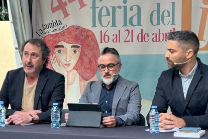Antonio Heras, en el centro, arropado por Miguel Gallego y Alberto Guillamón.