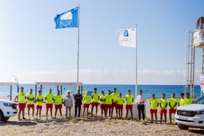 Las playas de San José con su bandera azul izada.
