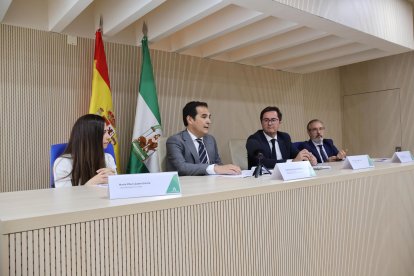 El consejero de Justicia en su visita a El Ejido.