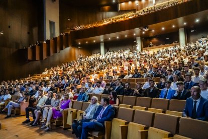 Los asistentes en el Teatro Auditorio de Roquetas de Mar.
