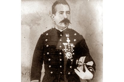 Pablo Clares Díaz (1843-1908) era comandante de infantería en la reserva en Almería.