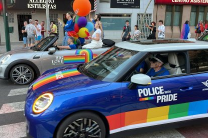 MINI llenó de color el dia del "Orgullo" en Almería
