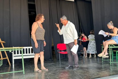 Isabel María Haro y Alonso Guerrero, directores de 100 años de teatro, ensayando el pasado jueves.