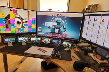 La mesa de trabajo de Santiago.