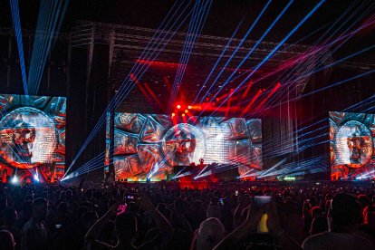 El escenario principal a rebosar durante la segunda noche. Fotografía de G. N. Yacuzzi