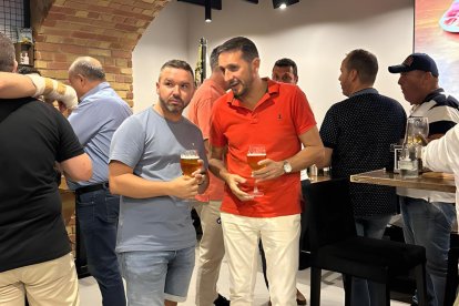 Algunos de los asistentes a la reunión del Club.