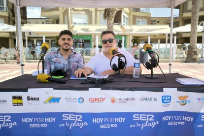 Rafa Díaz, responsable de Santa Clara, bajo el set de la Cadena SER al lado de Alfredo Casas. | Bego Cánovas
