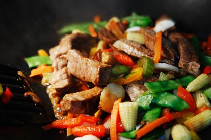 Wok de ternera con verduras.