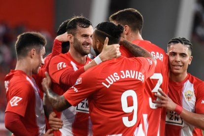 Costó pero llegó la segunda victoria consecutiva del Almería para alejarse de los puestos de descenso.