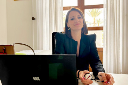 María del Mar Alfonso, alcaldesa de Albox, en su despacho en el ayuntamiento.