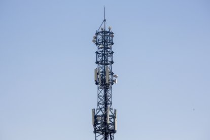 Imagen de una antena de telefonía.