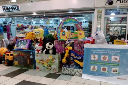 El Castor Julio, ya en el hipermercado de Almería.