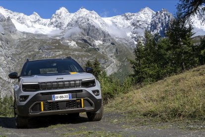 Los acabados actualizados Longitude, Altitude y Summit ofrecen mejoras prácticas, optimizando la línea de modelos para mayor simplicidad y flexibi