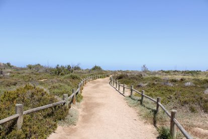 Acceso peatonal a la playa de los Genoveses.