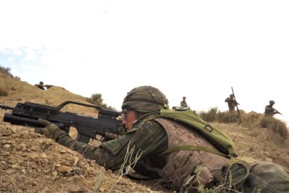 Un soldado, durante las maniobras.