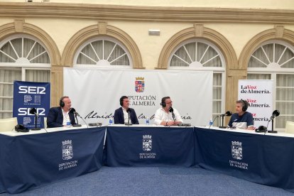 Pedro Manuel de la Cruz, Javier A. García, Alfredo Casas y Eduardo del Pino en el Patio de Luces de la Diputación Provincial de Almería.