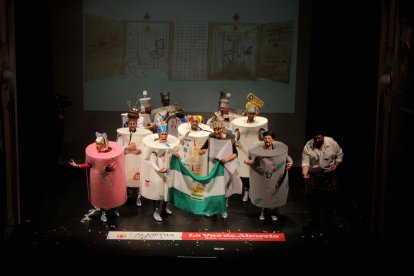 1ª semifinal del Concurso de Agrupaciones de Carnaval de Almería en el Teatro Apolo.