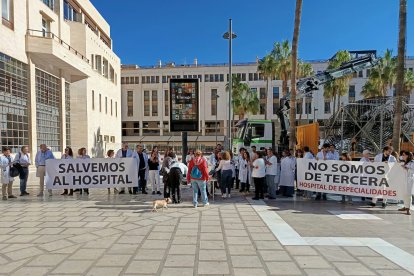 Concentración y recogida de firmas en la Plaza Mayor de El Ejido.