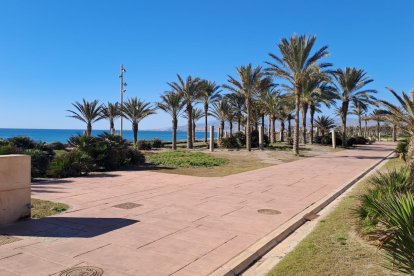 Paseo marítimo de El Toyo.