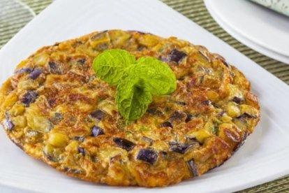 Tortilla de berenjenas. DEPOSITPHOTOS