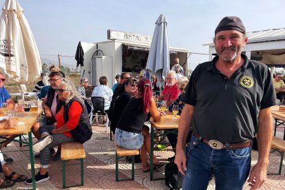 Patrik Weber, en su bistró del mercadillo de Roquetas.