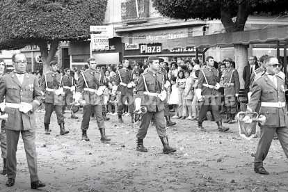 Uno de los días grandes del Paseo era la tarde de la procesión del Corpus, cuando el pavimento se cubría de hierbas y flores.