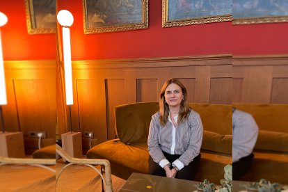 Ana, en el espacio llamado 'La Cacharrería', en el interior del Ateneo de Madrid.